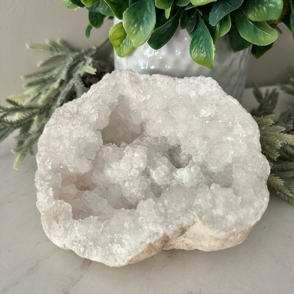 White Clear Quartz Geode | 6 in | 2.2 lbs Large Sparkling Crystal Cluster - Picture 1 of 6